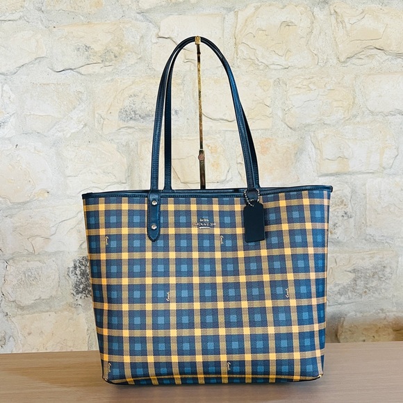 Coach - Picture 4 of 7